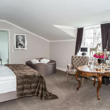 Herrenhaus Gut Neuruppersdorf Hotel *