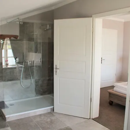 Herrenhaus Gut Neuruppersdorf Hotel *