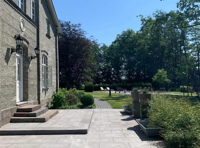 Herrenhaus Gut Neuruppersdorf Hotel *