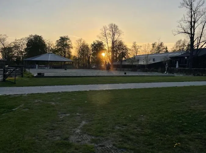 Herrenhaus Gut Neuruppersdorf Hotel *